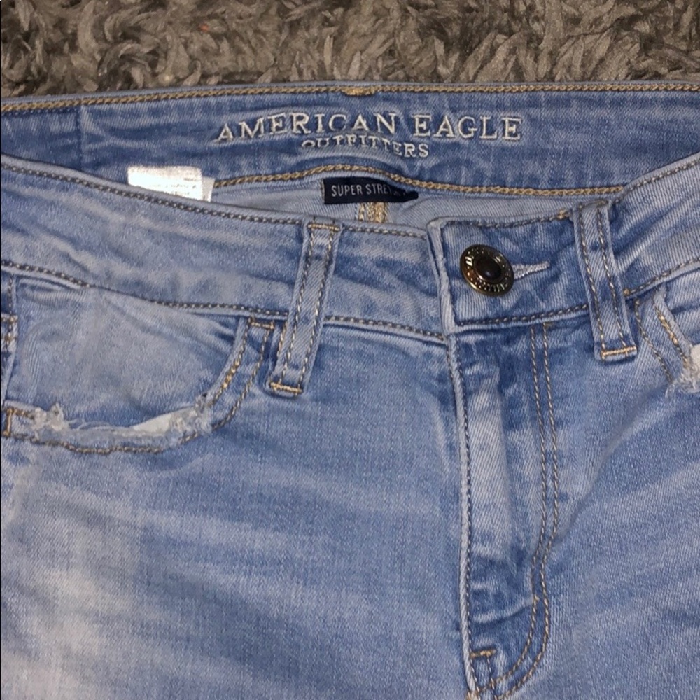 American Eagle ripped blue jeans